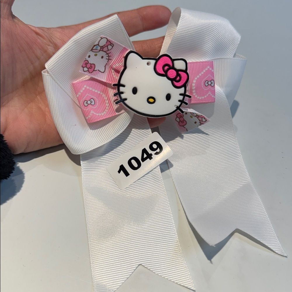 1049 White Color Hello Kitty Aligator Clip Hair Bow